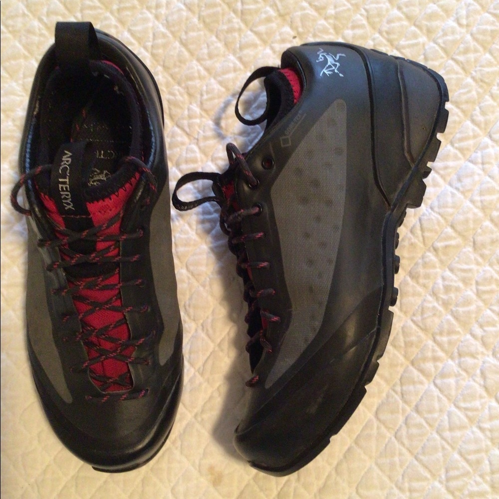 Arcteryx Acrux FL Women’s Hiking Shoe. Size 6